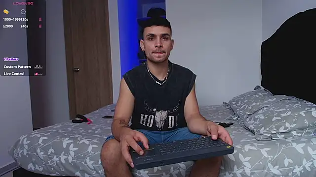 Aron-santoro online show from December 18, 2025, 8:26 pm