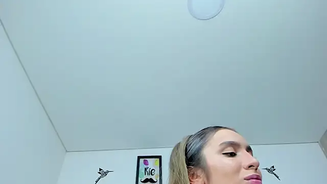 Snapshot of im_sarah34 chatting on December 1, 2025, 7:02 am im sarah34 online show from December 1, 2025, 7:02 am