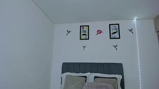 Snapshot of im_sarah34 chatting on February 8, 2026, 5:00 am im sarah34 online show from February 8, 2026, 5:00 am