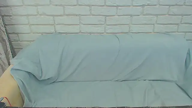 Crazyy girl  online show from December 23, 2024, 1:24 pm