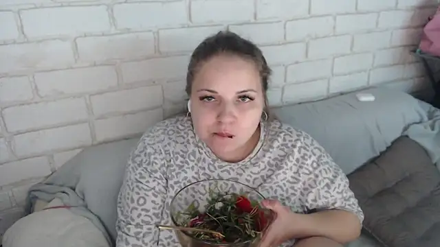 Crazyy girl  online show from February 24, 2026, 2:04 pm