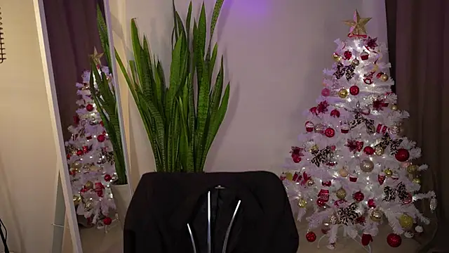 LindaWarners online show from December 21, 2024, 8:00 pm