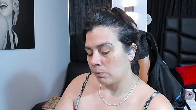 Snapshot of martina_foxy_ chatting on February 4, 2025, 9:31 pm martina foxy online show from February 4, 2025, 9:31 pm