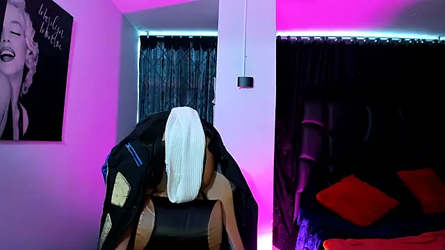 Snapshot of martina_foxy_ chatting on February 10, 2025, 5:30 pm martina foxy online show from February 10, 2025, 5:30 pm
