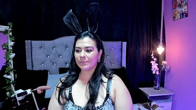 Snapshot of martina_foxy_ chatting on February 21, 2025, 1:11 pm martina foxy online show from February 21, 2025, 1:11 pm