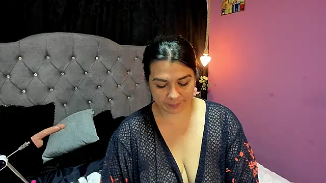 Snapshot of martina_foxy_ chatting on February 26, 2025, 6:32 pm martina foxy online show from February 26, 2025, 6:32 pm