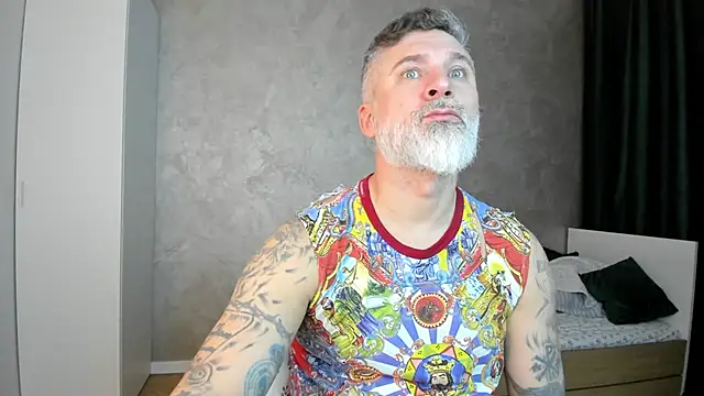 Snapshot of BlowMyXXL chatting on January 9, 2025, 7:40 pm BlowMyXXL online show from January 9, 2025, 7:40 pm