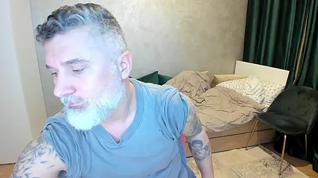 Snapshot of BlowMyXXL chatting on February 7, 2025, 7:17 pm BlowMyXXL online show from February 7, 2025, 7:17 pm