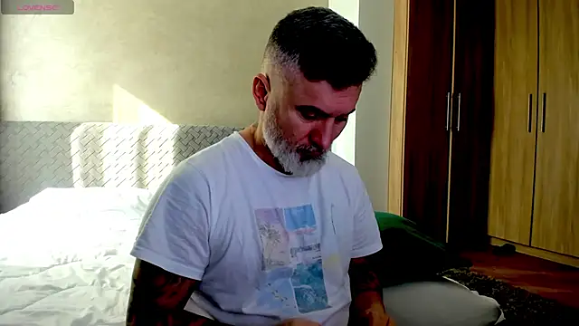 Snapshot of BlowMyXXL chatting on February 26, 2025, 8:37 am BlowMyXXL online show from February 26, 2025, 8:37 am