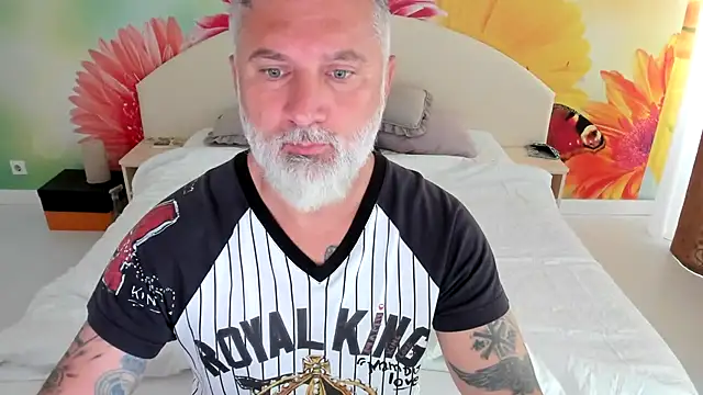 Snapshot of BlowMyXXL chatting on November 12, 2025, 9:21 am BlowMyXXL online show from November 12, 2025, 9:21 am