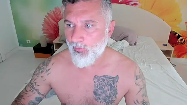 Snapshot of BlowMyXXL chatting on November 15, 2025, 12:23 pm BlowMyXXL online show from November 15, 2025, 12:23 pm