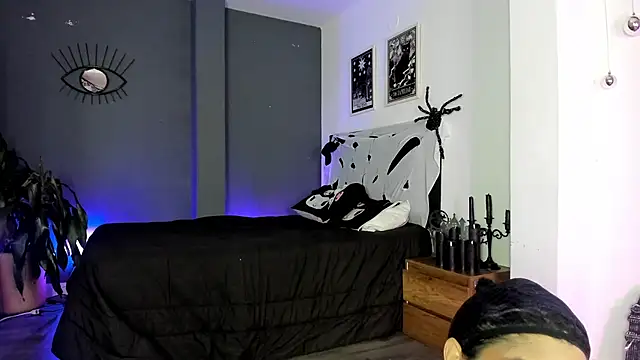 Raven Witch  online show from January 12, 2026, 4:12 pm