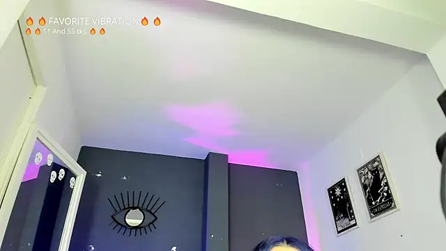 Raven Witch  online show from April 13, 2026, 6:46 pm