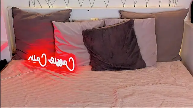 Snapshot of CassyCain chatting on April 12, 2026, 9:03 am CassyCain online show from April 12, 2026, 9:03 am