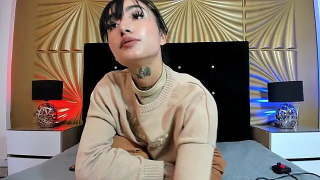 emmily keller19 online show from February 8, 2025, 1:33 pm