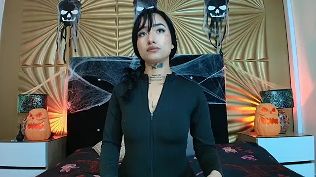 emmily keller19 online show from October 17, 2025, 1:35 pm