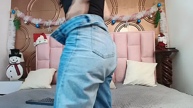 emmily keller19 online show from December 19, 2025, 1:29 pm