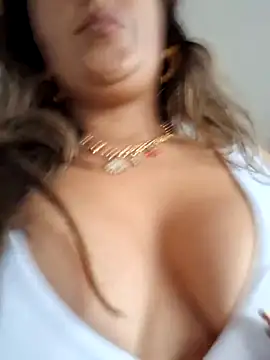 lauramcdowell1 online show from November 21, 2025, 8:29 pm