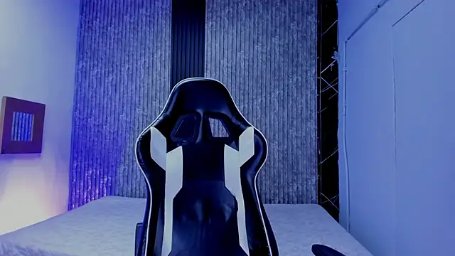 Mike 0233  online show from November 25, 2025, 4:45 am