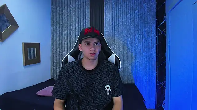 Mike 0233  online show from December 21, 2025, 4:08 am