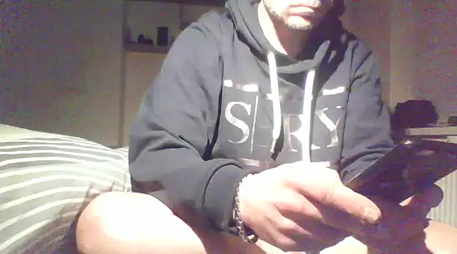 Snapshot of Franc113 chatting on March 17, 2025, 10:06 pm Franc113 online show from March 17, 2025, 10:06 pm