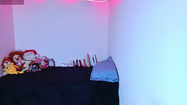 juli05star20 online show from December 21, 2025, 9:33 pm