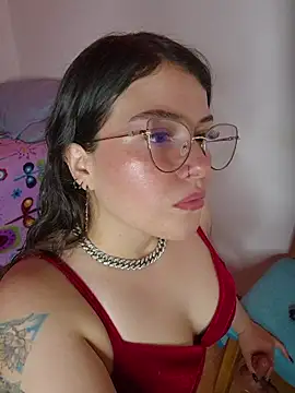 Snapshot of juli05star20 chatting on February 19, 2026, 4:30 am juli05star20 online show from February 19, 2026, 4:30 am