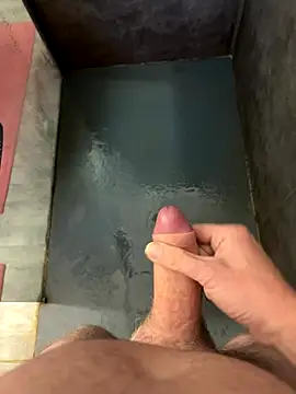 Snapshot of thestringer chatting on October 4, 2025, 8:34 am thestringer online show from October 4, 2025, 8:34 am