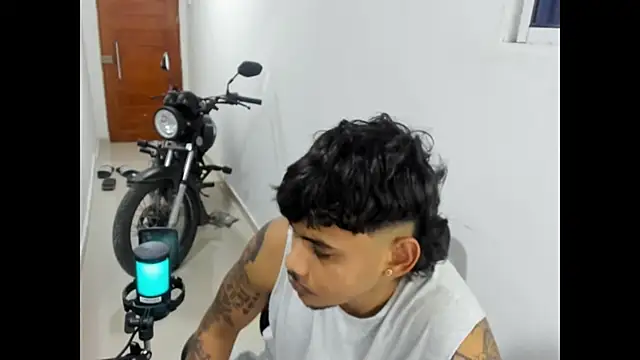 Snapshot of may_master chatting on November 14, 2025, 2:32 am may master online show from November 14, 2025, 2:32 am