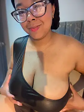 Snapshot of XMara chatting on April 22, 2026, 3:46 pm XMara online show from April 22, 2026, 3:46 pm