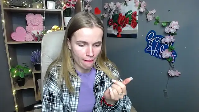 MargaritaKiss online show from May 27, 2026, 2:08 am
