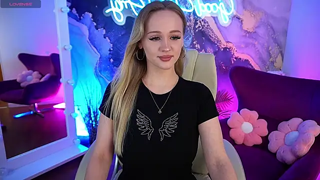 LylaYeess online show from July 22, 2026, 1:03 pm