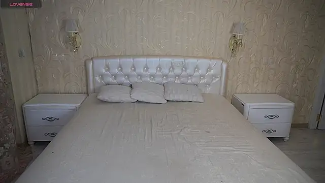 LunaaMayy online show from November 23, 2025, 12:10 am