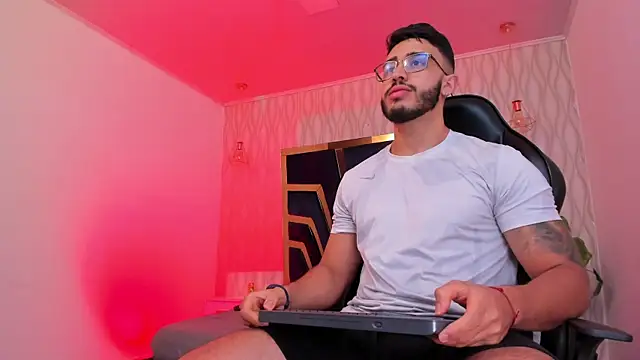 Liam Kleiin online show from November 28, 2025, 11:24 am