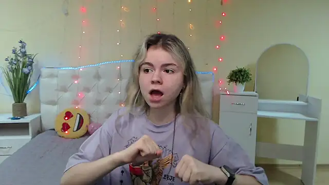 TinaRedly online show from January 16, 2025, 1:27 am