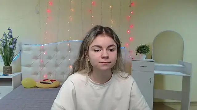 TinaRedly online show from January 20, 2025, 6:32 pm