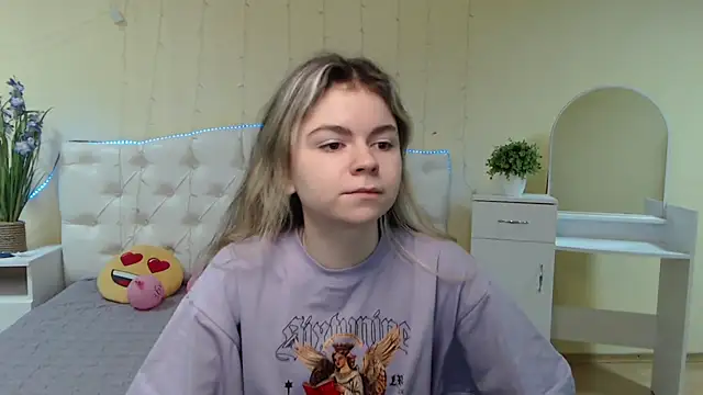 TinaRedly online show from January 21, 2025, 6:45 pm