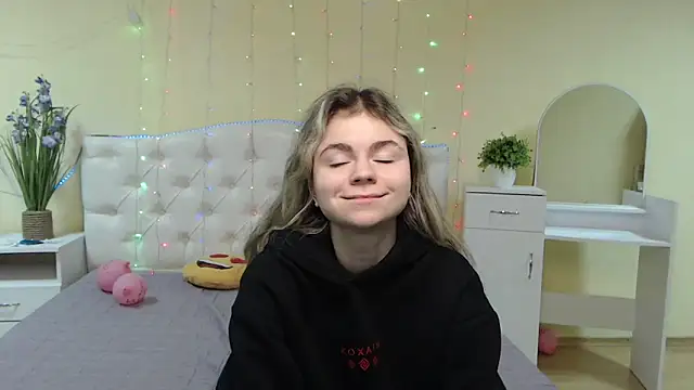 TinaRedly online show from January 29, 2025, 4:05 am