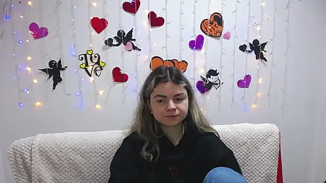 TinaRedly online show from February 3, 2025, 6:28 pm