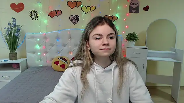 TinaRedly online show from March 3, 2025, 6:22 pm