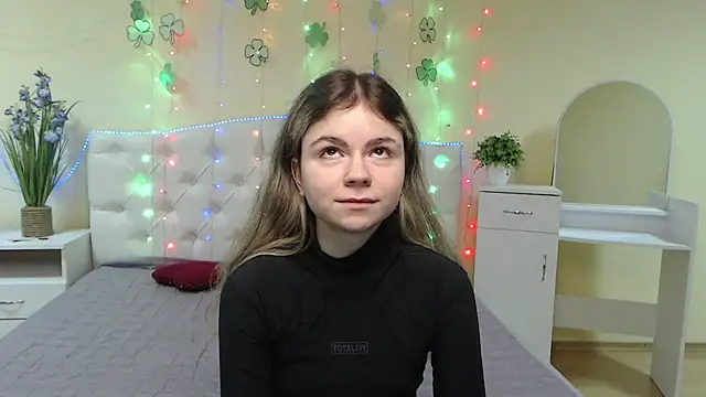 TinaRedly online show from March 19, 2025, 9:27 pm