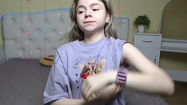 TinaRedly online show from March 23, 2025, 12:47 am