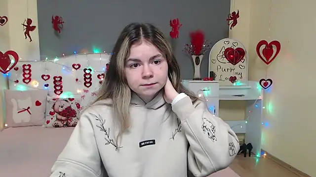 TinaRedly online show from February 1, 2026, 6:28 pm