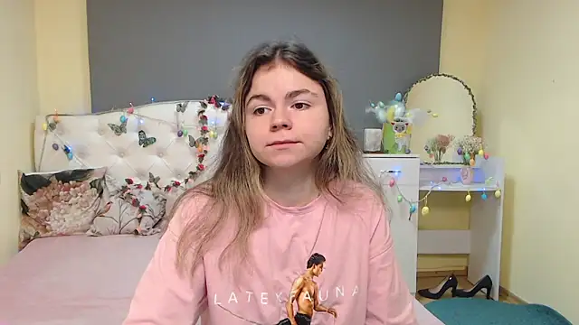 TinaRedly online show from April 5, 2026, 5:26 am