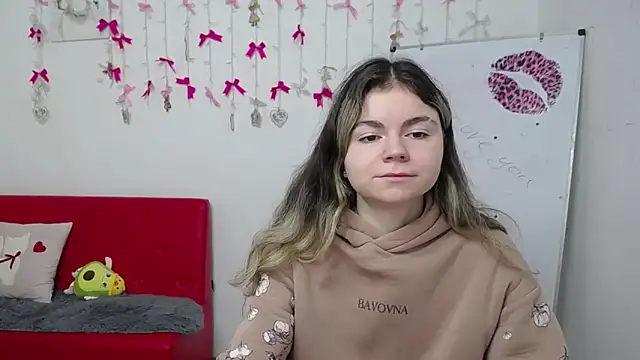 TinaRedly online show from April 17, 2026, 7:55 am