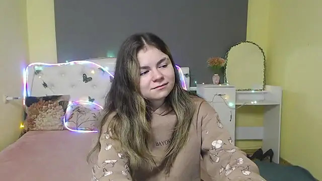 TinaRedly online show from April 23, 2026, 6:58 am