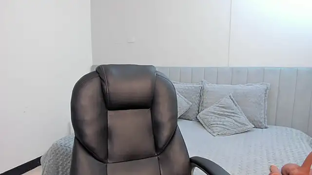 Snapshot of amira_cute2 chatting on March 19, 2025, 9:38 am amira cute2 online show from March 19, 2025, 9:38 am