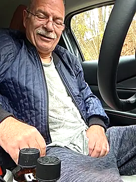 bottomhairy online show from November 12, 2025, 11:10 am