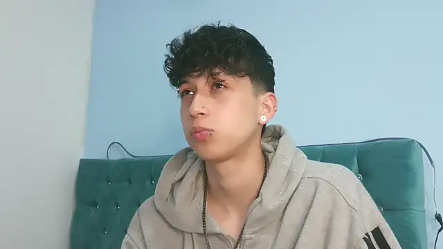  Thomas hot  online show from April 17, 2026, 5:54 am