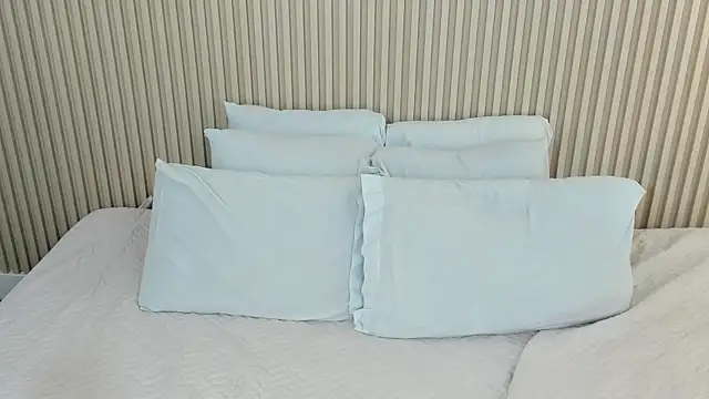 charlottebrowns  online show from May 17, 2026, 4:25 pm